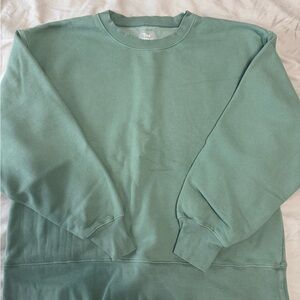Aritzia crewneck